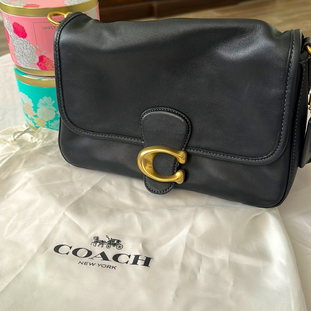 Coach black purse. Excellent condition moving sell.reasonable price.